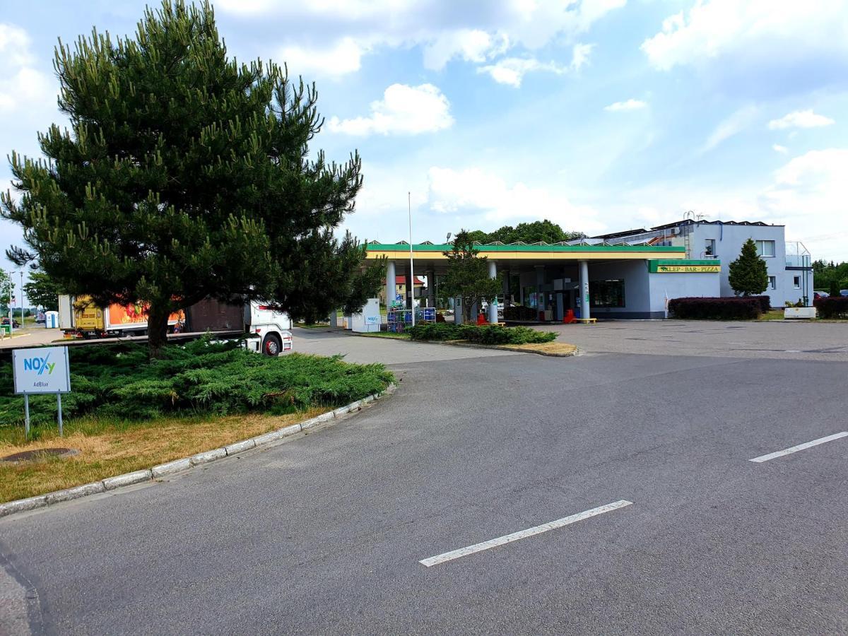 Motel Na Stacji Paliw Устроне-Морске Экстерьер фото